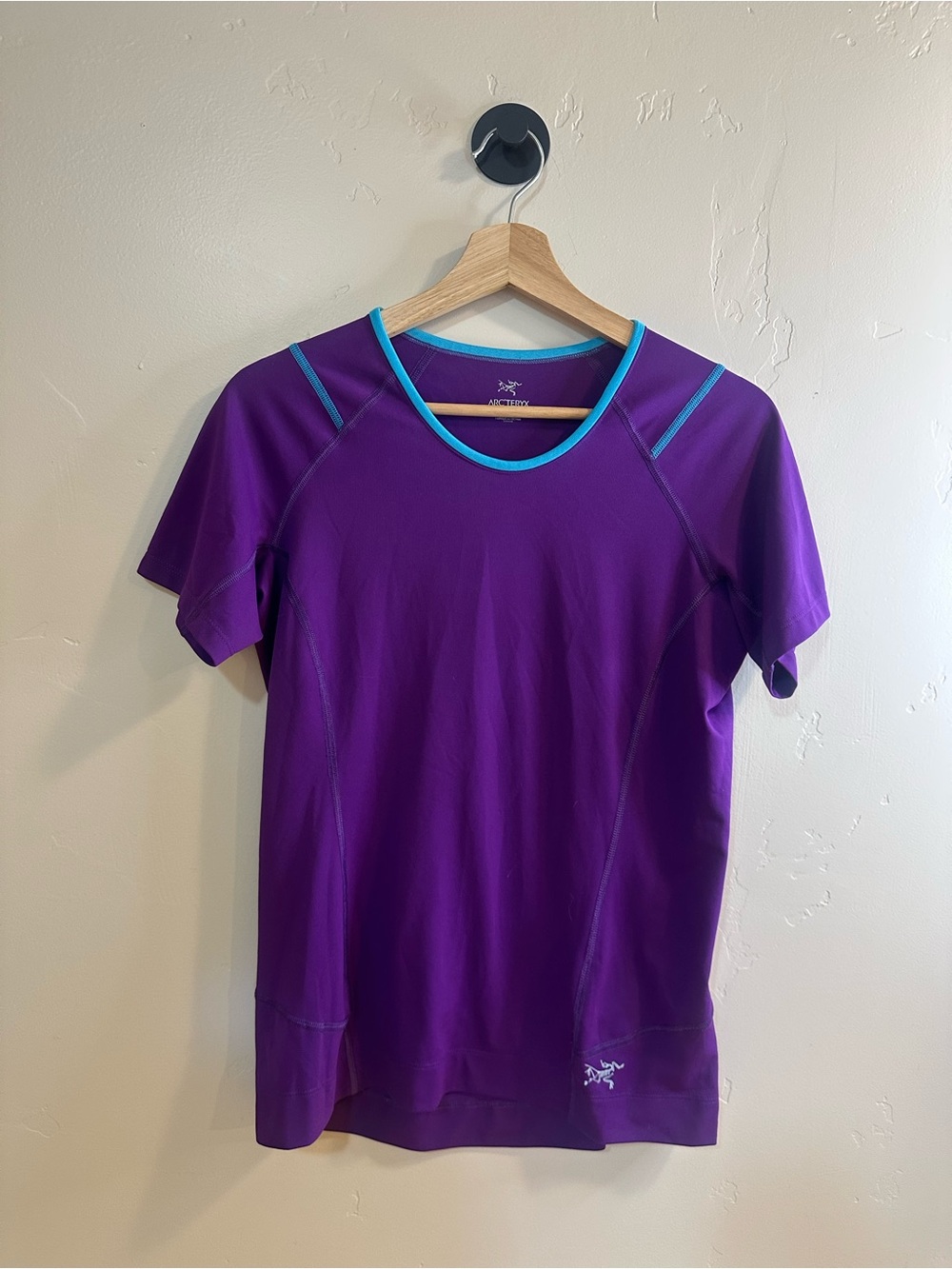 Arcteryx Women’s Athletic Tee Purple Medium
